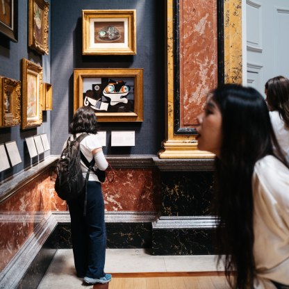 A highlight image for Visitors in galleries